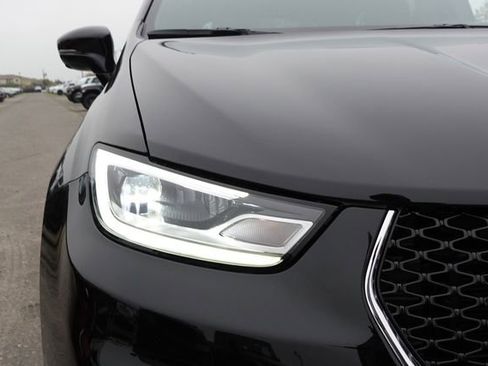 New 2026 Chrysler Pacifica Select image 5