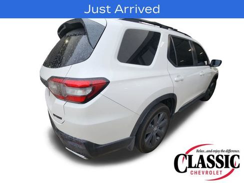 Used 2025 Honda Pilot Sport image 5