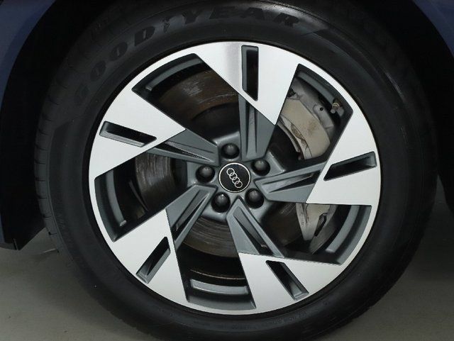 Used 2022 Audi e-tron Premium AWD/4WD image 41