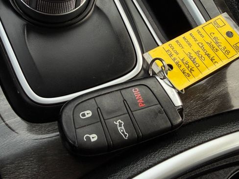 Used 2015 Chrysler 300 Limited image 55