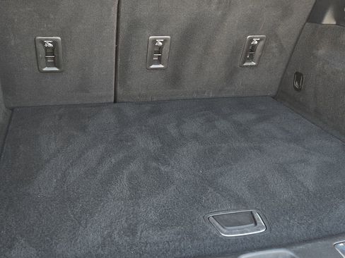 Used 2025 Cadillac XT4 Premium Luxury image 9