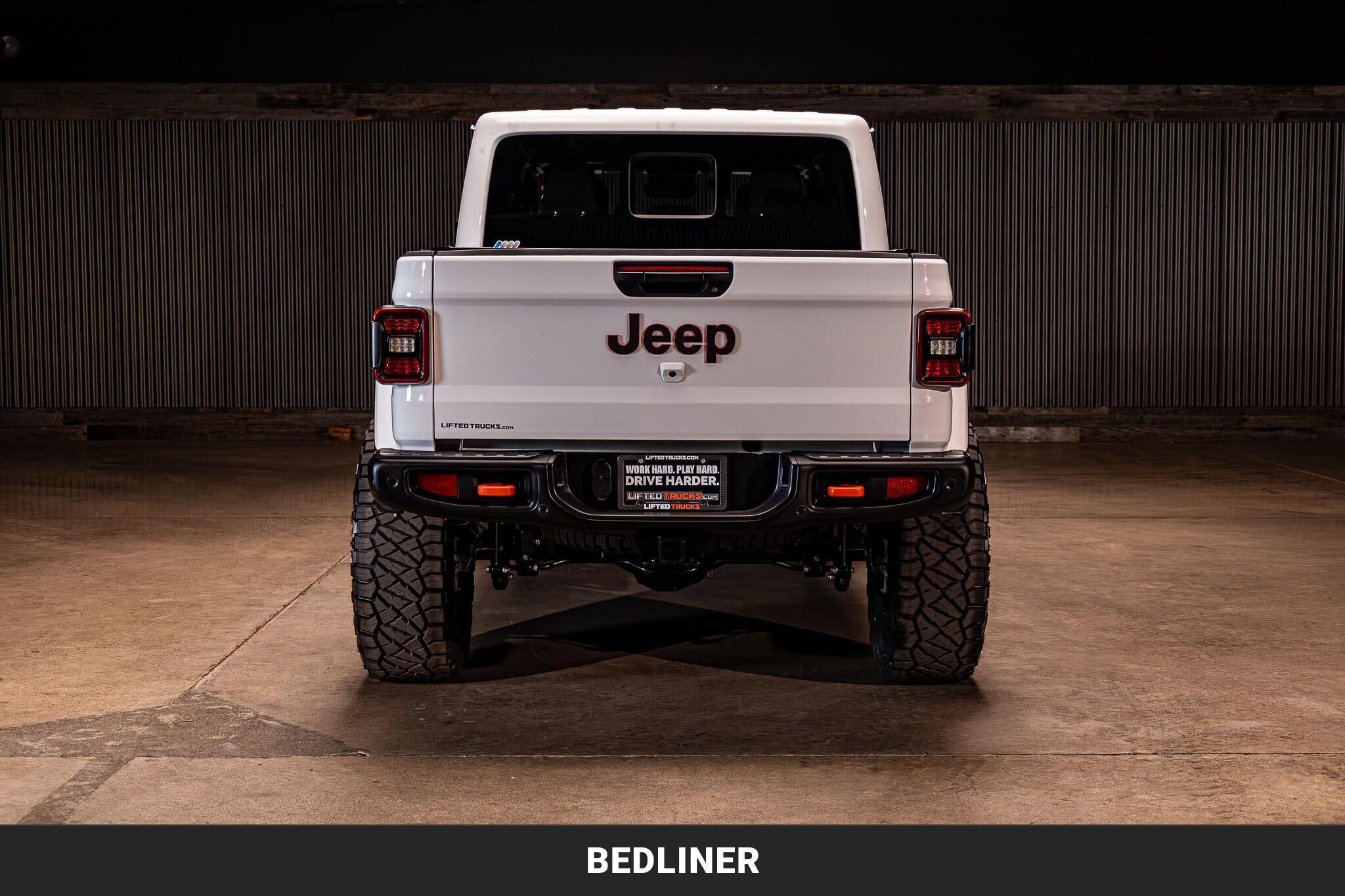Used 2024 Jeep Gladiator Mojave AWD/4WD image 8