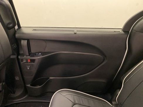 Used 2026 Chrysler Pacifica Limited w/ S Appearance Package image 31