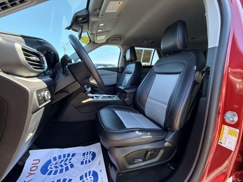 Used 2024 Ford Explorer XLT w/ Equipment Group 202A image 9