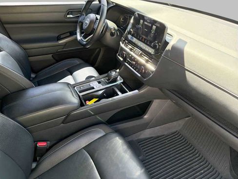 Used 2022 Nissan Pathfinder SL image 10