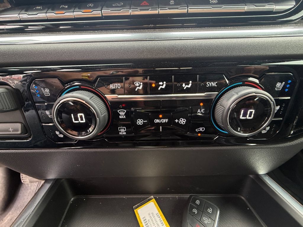 Used 2024 Chevrolet Silverado 1500 High Country w/ High Country Premium Package AWD/4WD image 33