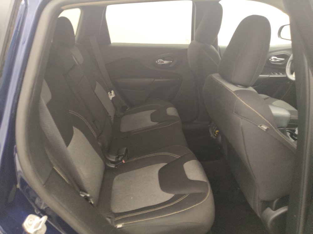 Used 2014 Jeep Cherokee Latitude w/ Comfort/Convenience Group FWD image 19