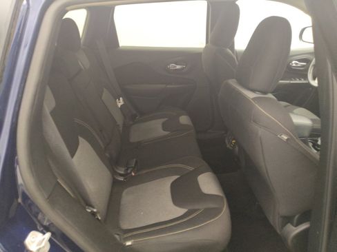Used 2014 Jeep Cherokee Latitude w/ Comfort/Convenience Group FWD image 19