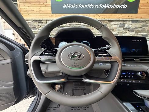 Used 2023 Hyundai Elantra SEL w/ Convenience Package image 17