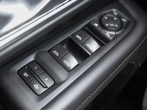 Used 2021 GMC Yukon XL AT4 w/ AT4 Premium Plus Package AWD/4WD image 18