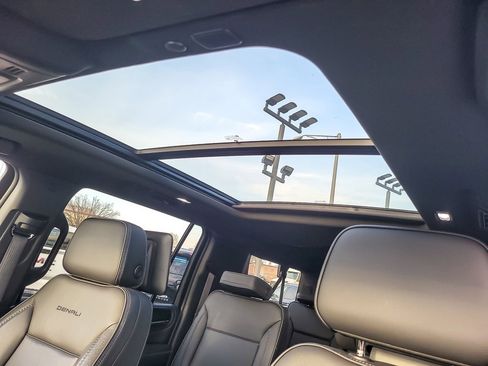 Used 2021 GMC Yukon XL Denali w/ LPO, Illumination Package image 9