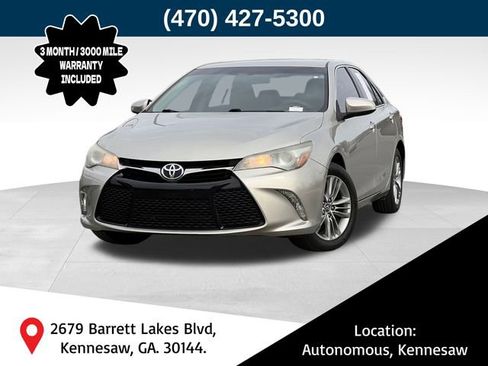 Used 2017 Toyota Camry SE image 1