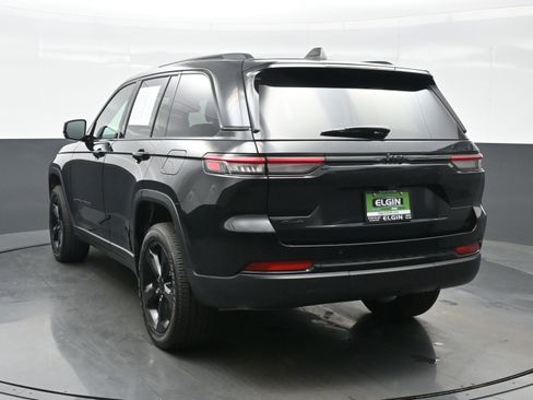 Used 2024 Jeep Grand Cherokee Altitude image 4