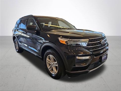 Used 2024 Ford Explorer XLT w/ Equipment Group 202A AWD/4WD image 5
