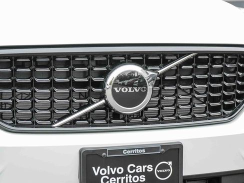 New 2026 Volvo XC40 B4 Core image 5