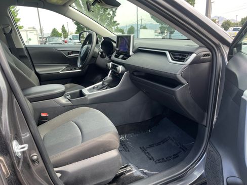 Used 2025 Toyota RAV4 XLE AWD/4WD image 25