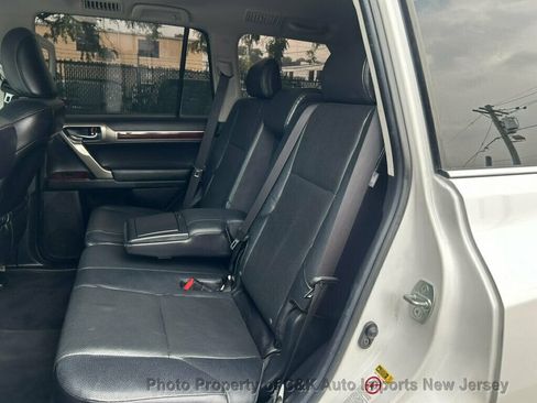 Used 2016 Lexus GX 460 w/ Premium Package AWD/4WD image 25