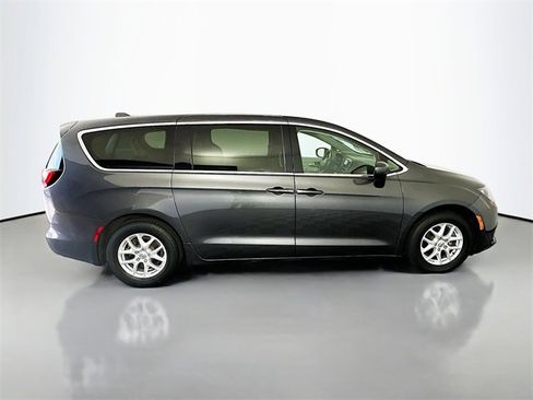 Used 2020 Chrysler Voyager LX image 8