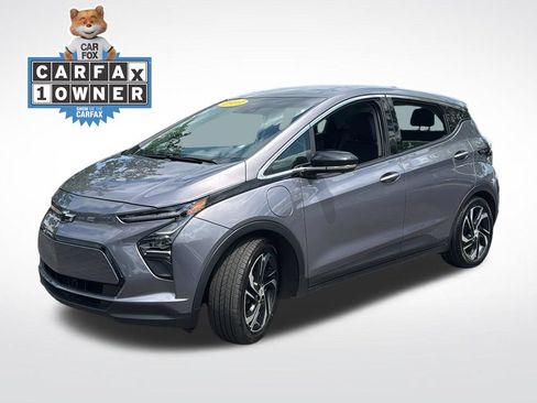 Used 2023 Chevrolet Bolt LT w/ Infotainment Package FWD image 3