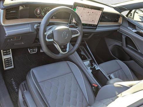 New 2026 Volkswagen Tiguan SEL R-Line image 3