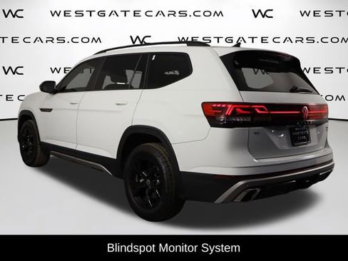 Used 2025 Volkswagen Atlas Peak Edition SE image 11
