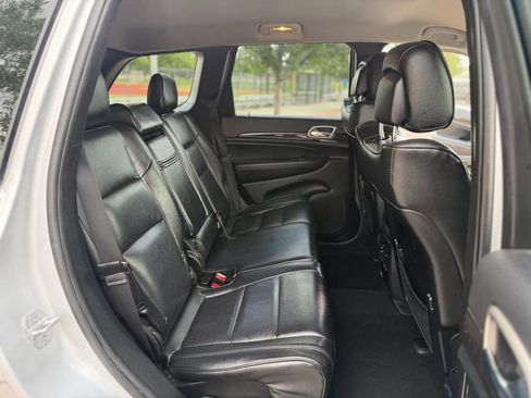 Used 2012 Jeep Grand Cherokee Laredo w/ Laredo E Group AWD/4WD image 10