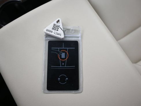 Used 2025 Tesla Model X AWD/4WD image 18