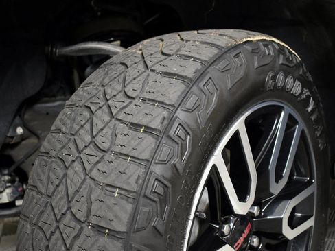 Used 2023 GMC Sierra 1500 AT4 image 13