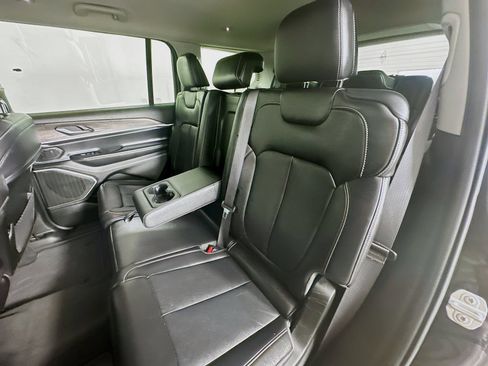 Used 2022 Jeep Grand Cherokee L Limited AWD/4WD image 25