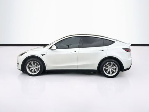 Used 2023 Tesla Model Y AWD image 8