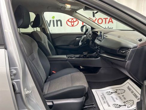 Used 2023 Nissan Rogue SV image 10