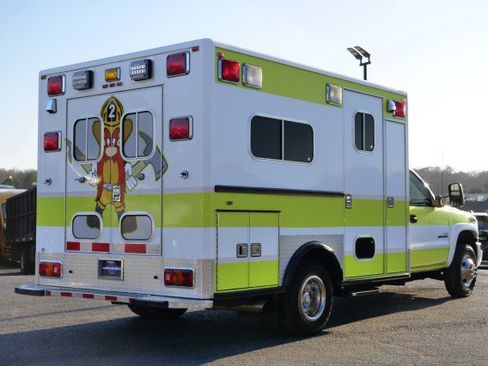 Used 2006 GMC Sierra 3500 SLE w/ Heavy-Duty Power Package image 8