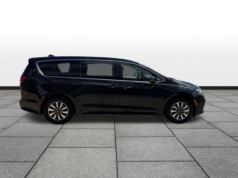 Used 2024 Chrysler Pacifica Limited FWD image 6