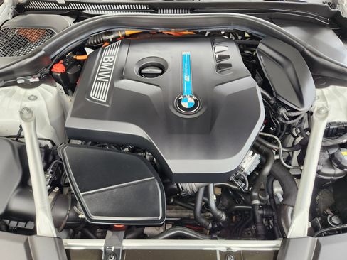 Used 2020 BMW 530e w/ M Sport Package image 37