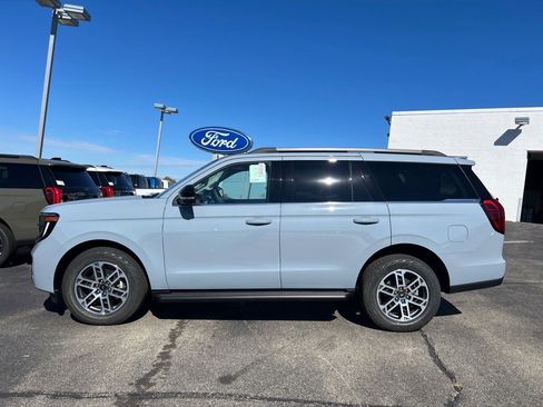 New 2025 Ford Expedition Active image 2