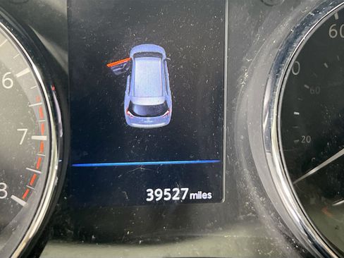 Used 2018 Nissan Rogue S AWD/4WD image 12