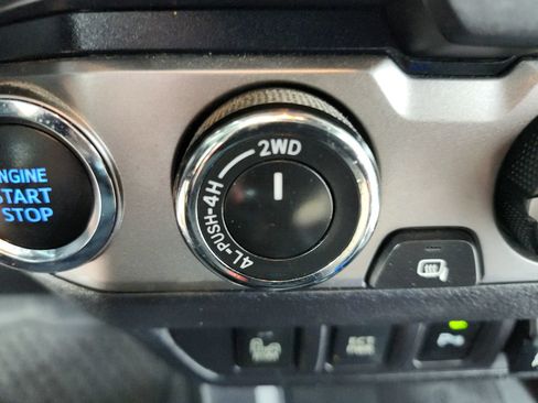 Used 2021 Toyota Tacoma Limited AWD/4WD image 30