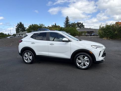 Used 2025 Buick Encore GX Preferred FWD image 9