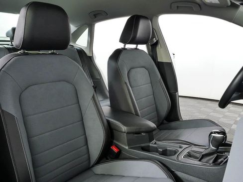 Certified 2025 Volkswagen Jetta SE FWD image 20