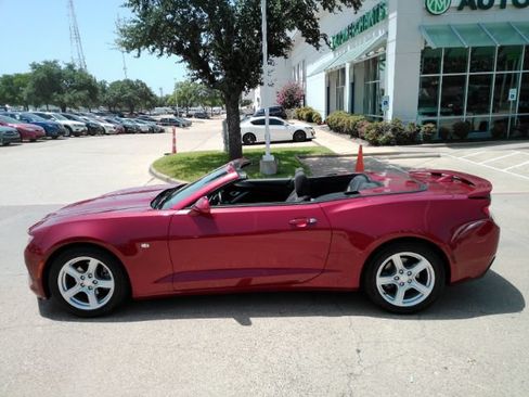 Used 2017 Chevrolet Camaro LT w/ Technology Package RWD image 3