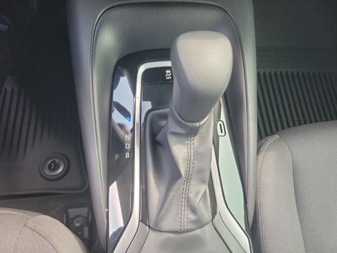 Used 2025 Toyota Corolla LE FWD image 27