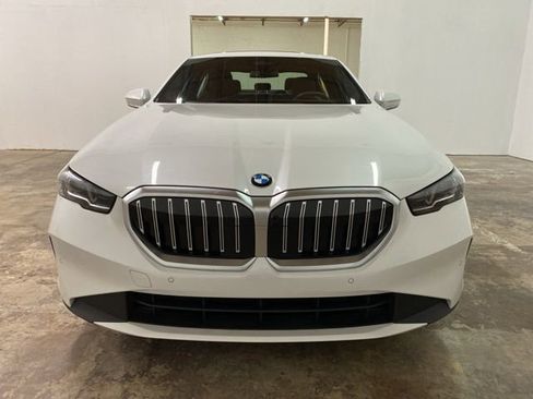 Used 2026 BMW 530i xDrive AWD/4WD image 9