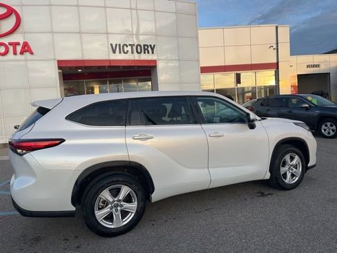Certified 2023 Toyota Highlander L image 4