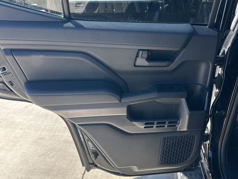 Used 2025 Toyota 4Runner SR5 AWD/4WD image 12
