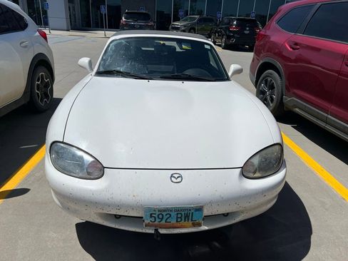 Used 1999 MAZDA MX-5 Miata RWD image 9
