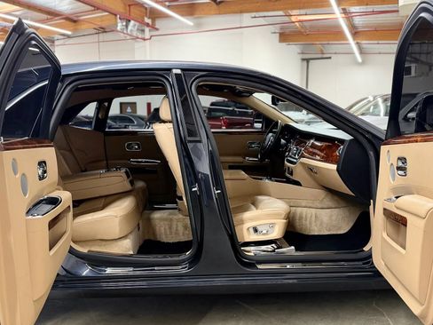 Used 2011 Rolls-Royce Ghost RWD image 26