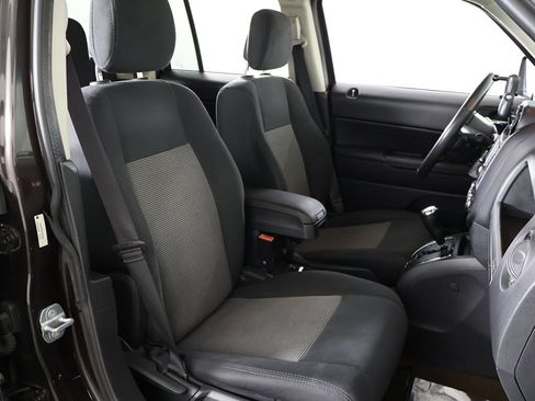 Used 2014 Jeep Patriot Latitude AWD/4WD image 27
