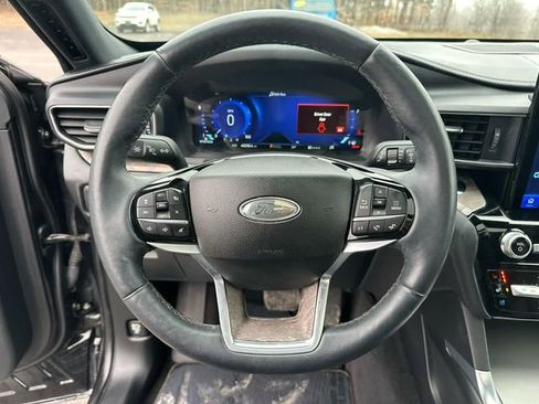 Used 2022 Ford Explorer Platinum w/ Equipment Group 601A AWD/4WD image 13