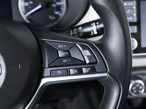 Used 2022 Nissan Versa SV w/ Electronics Package image 12