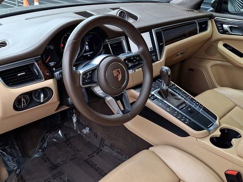 Certified 2017 Porsche Macan Turbo AWD/4WD image 4